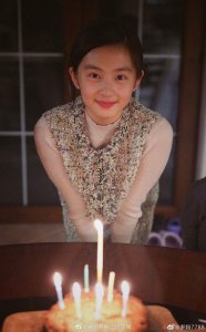 黄磊女儿黄忆慈被同学爆料:本人没照片漂亮,每天郁郁寡欢