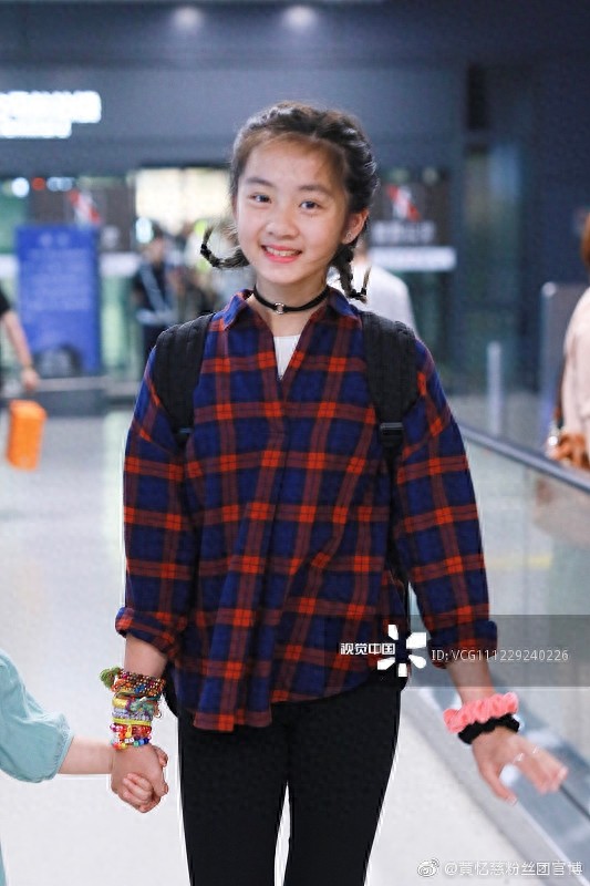 黄磊女儿黄忆慈被同学爆料:本人没照片漂亮,每天郁郁寡欢