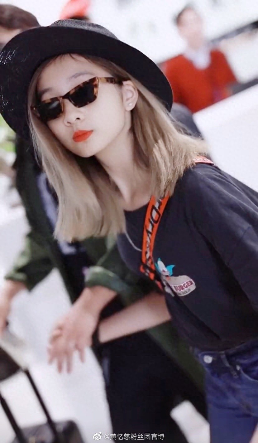 黄磊女儿黄忆慈被同学爆料:本人没照片漂亮,每天郁郁寡欢