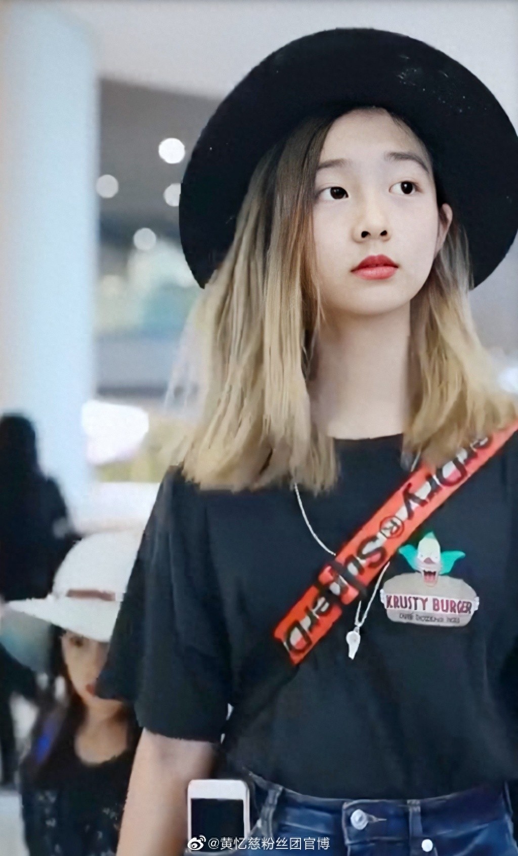 黄磊女儿黄忆慈被同学爆料:本人没照片漂亮,每天郁郁寡欢