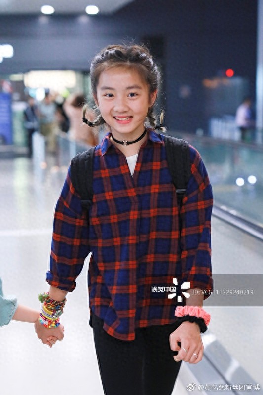 黄磊女儿黄忆慈被同学爆料:本人没照片漂亮,每天郁郁寡欢