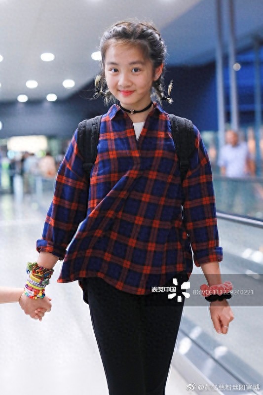 黄磊女儿黄忆慈被同学爆料:本人没照片漂亮,每天郁郁寡欢