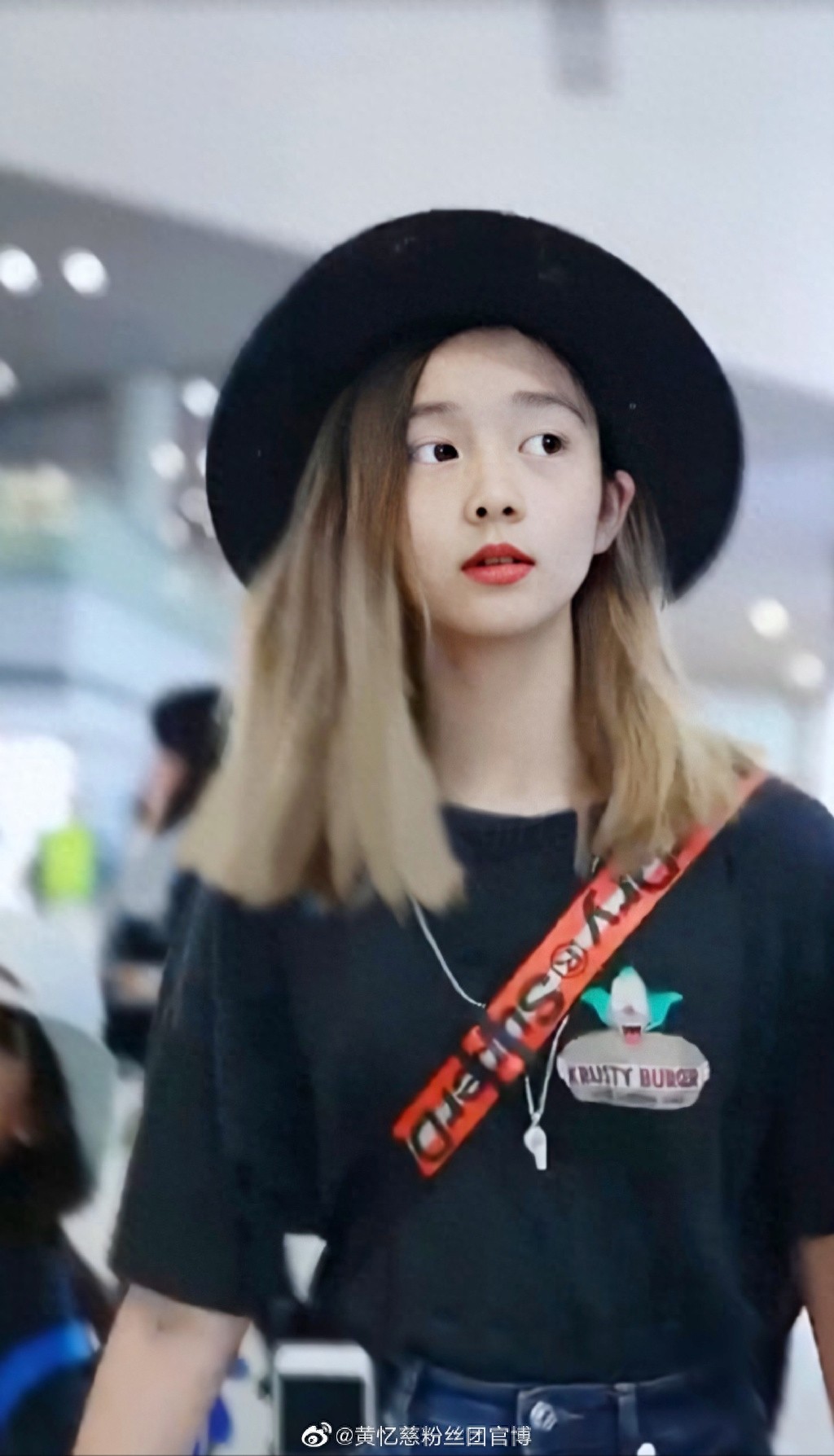 黄磊女儿黄忆慈被同学爆料:本人没照片漂亮,每天郁郁寡欢