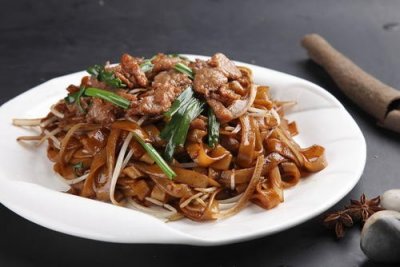 湿炒牛河,广东民间美味小吃,营养又健康,家常做法