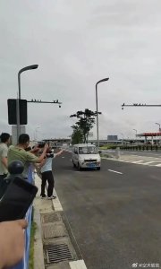 逮虾户!深中通道通车后第一个到的竟然是五菱神车