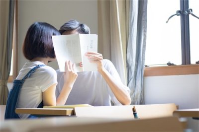 ​小学生早恋聊天记录曝光，全程高能：孩子早恋咋办？看李玫瑾咋说