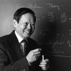 ​看看杨振宁的个人简历，再看看我的就是废品一枚