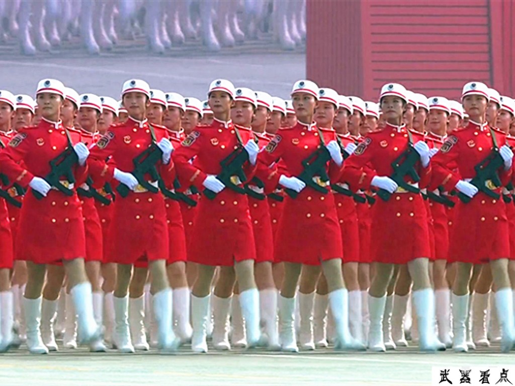 我国05式微声冲锋枪,是隐蔽射击的绝佳武器,已经广泛装备