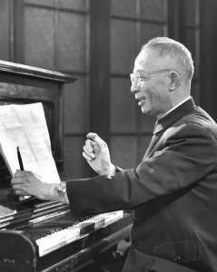 ​王莘：《歌唱祖国》的作者，被人们称之为疯子