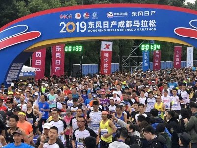 ​直击2019成都马拉松！海量现场图看“速度与激情”点燃这座城→