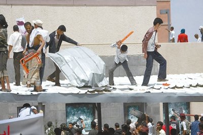 ​“国王万岁”？特朗普与美国政治的荒诞剧