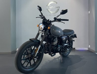 ​售价1.38万，还配双通道ABS？解析国产复古银钢拿铁250：低价高配