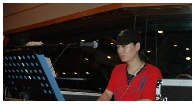 刀郎从歌坛“消失”7年后，他的两位大弟子，如今谁更争气？