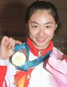 ​“体操皇后” 刘璇——34岁嫁普通人，42岁生2胎，如今的她还好吗？