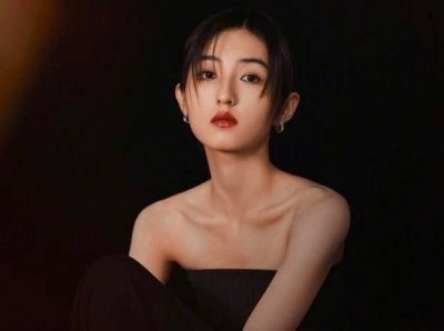 ​张子枫为何能获华表奖影后？ 演技与年纪无关呀