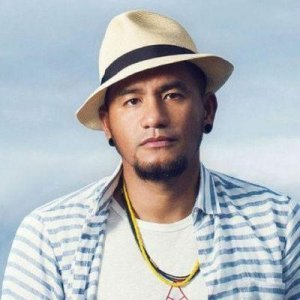 ​张震岳1岁儿子太可爱！走路摇晃似“不倒翁”，大眼睛扑闪惹人羡