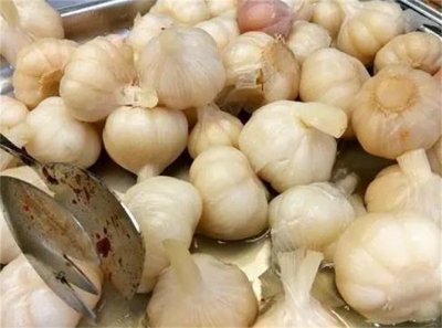 ​腌蒜瓣的家常做法，用料少，方法很简单，一次几斤都不够吃
