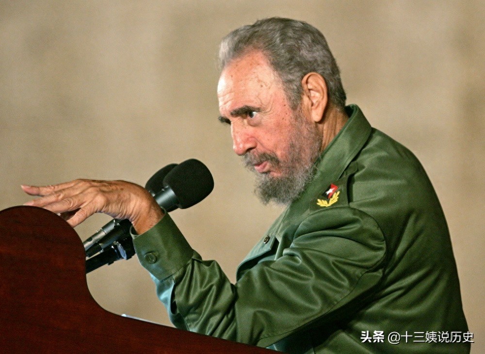 卡斯特罗葬礼老照片:灵车突然中途抛锚,图9他的墓地寒酸简陋