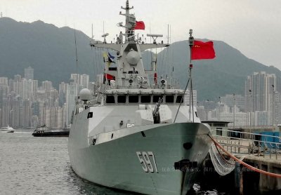 ​解放军驻港部队一直是正军级，海空装备已更新，军政主官不再高配