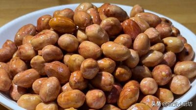 今天才知道,炒花生米不能先放油,教你一招,花生又酥又脆不返潮
