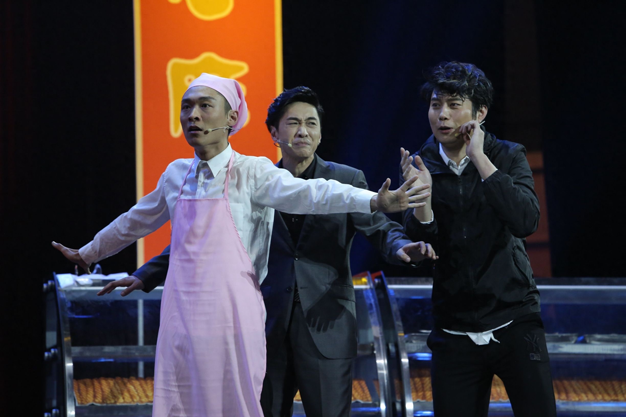 欢乐喜剧人最后盛典,沈腾下海和岳云鹏说相声,遭强吻(高清)