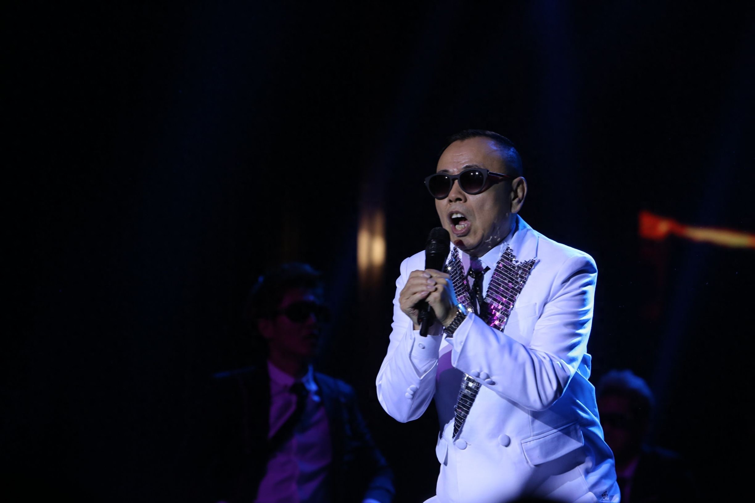 欢乐喜剧人最后盛典,沈腾下海和岳云鹏说相声,遭强吻(高清)