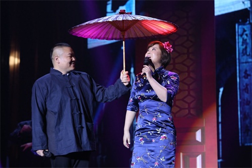 欢乐喜剧人最后盛典,沈腾下海和岳云鹏说相声,遭强吻(高清)