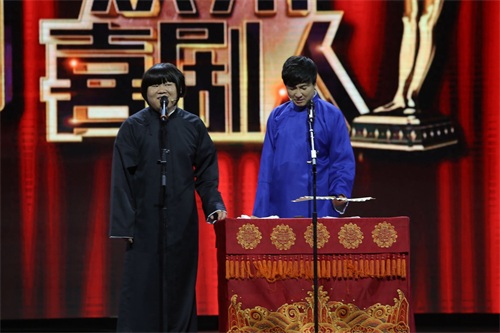 欢乐喜剧人最后盛典,沈腾下海和岳云鹏说相声,遭强吻(高清)