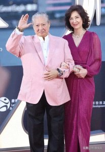 金像奖这一夜,杨颖给内娱敲响了“警钟”,担任颁奖嘉宾惹笑话