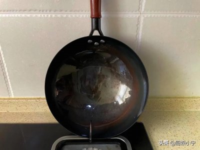 新铁锅别直接用,教你“开锅养锅”,不沾不锈寿命长,越用越顺手