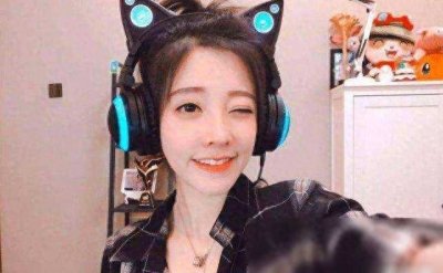 冯提莫10年前艺考照片曝光,婴儿肥土气判若两人,不敢认!