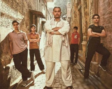 “印度良心”阿米尔汗:参加仇女聚会被炮轰,官媒批评他两面派