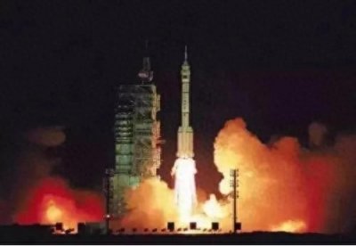 ​璀璨星河启新程：神舟一号开启中国航天新纪元