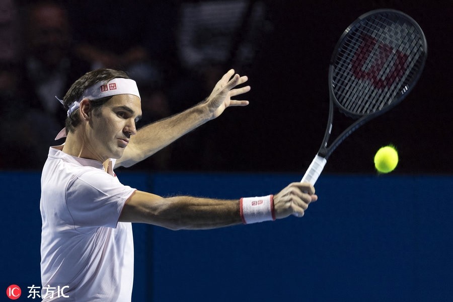 男神未老去!费德勒来到生涯第99冠 捧杯亲吻再现迷人笑容