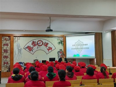 新晃一中开展食堂从业人员食品安全专项培训