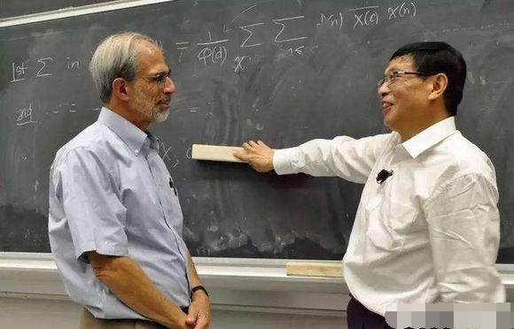 他是北大天才,却因一事沦为流浪汉,沉寂30年破解200年世界难题
