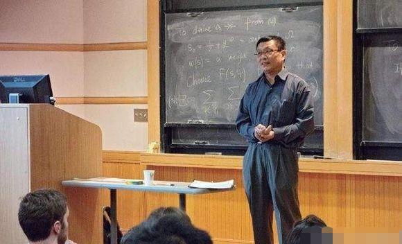 他是北大天才,却因一事沦为流浪汉,沉寂30年破解200年世界难题