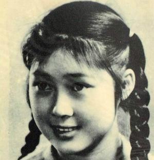 “刘三姐”黄婉秋:捡漏成名嫁小6岁丈夫风雨同舟今77岁怎么样了