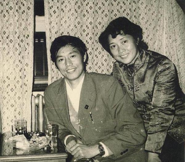 “刘三姐”黄婉秋:捡漏成名嫁小6岁丈夫风雨同舟今77岁怎么样了