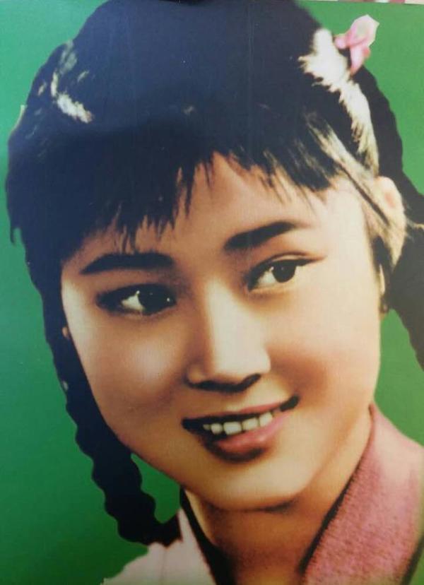 “刘三姐”黄婉秋:捡漏成名嫁小6岁丈夫风雨同舟今77岁怎么样了