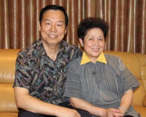 “刘三姐”黄婉秋:捡漏成名嫁小6岁丈夫风雨同舟今77岁怎么样了