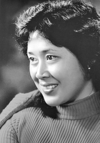 “刘三姐”黄婉秋:捡漏成名嫁小6岁丈夫风雨同舟今77岁怎么样了