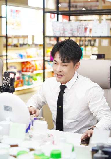 众网红支援河南!辛巴豪捐2000万,赵本山女儿捐30万,丁真受质疑