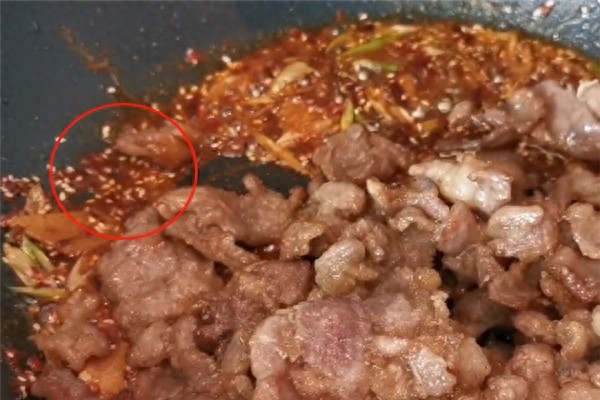 孜然羊肉的家常做法,肉嫩鲜香不腥不膻,一上桌就抢光