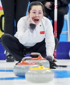 冰壶女队首秀失利,“老将”王芮说队友们打得都非常好