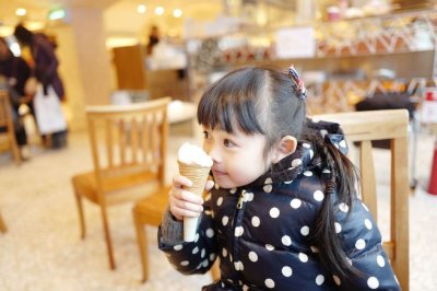 韩寒女儿韩小野长大啦!眼睛和赵薇有一拼,萌萌哒和甜馨有一拼!