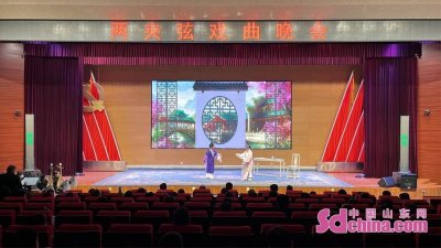 菏泽:一场别样生动的戏曲表演 两夹弦唱响演播厅