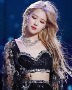 朴彩英,身材婀娜多姿的韩国女团爱豆