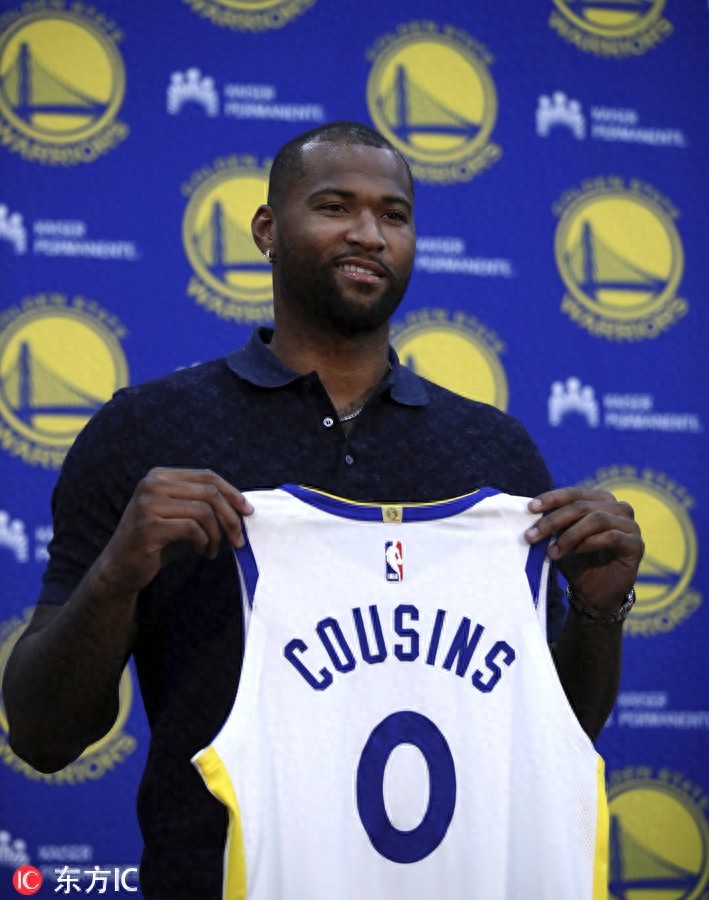 考辛斯正式亮相勇士 麦考为其让出0号战袍