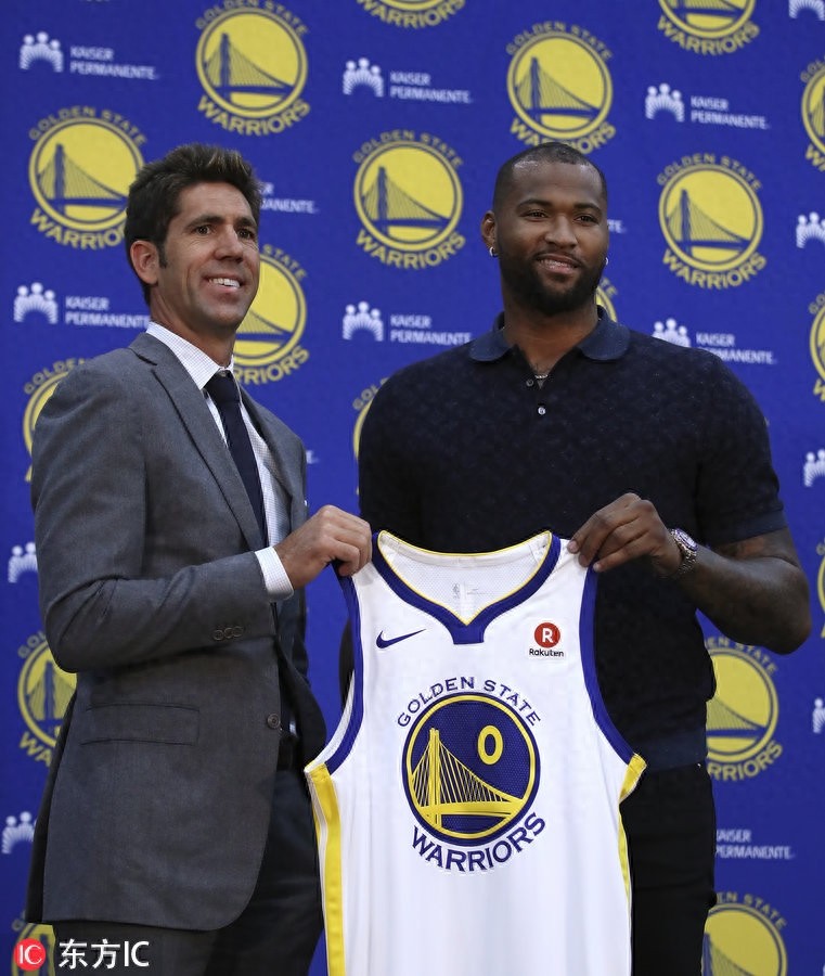 考辛斯正式亮相勇士 麦考为其让出0号战袍